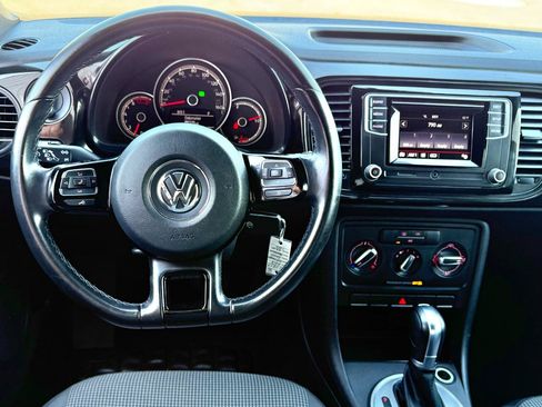 Used 2018 Volkswagen Beetle 2.0T S FWD image 10