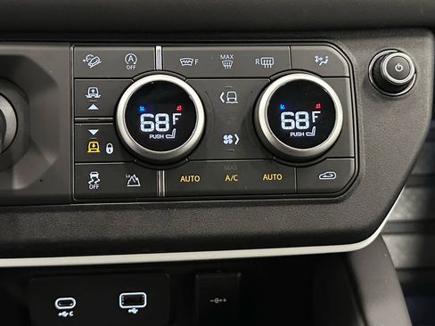 Used 2024 Land Rover Defender 110 S image 30