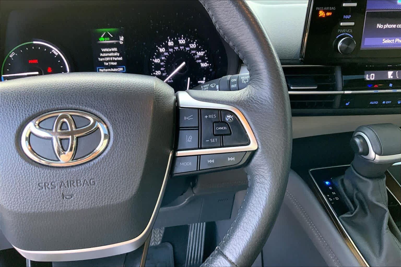 Used 2024 Toyota Sienna XLE FWD image 22