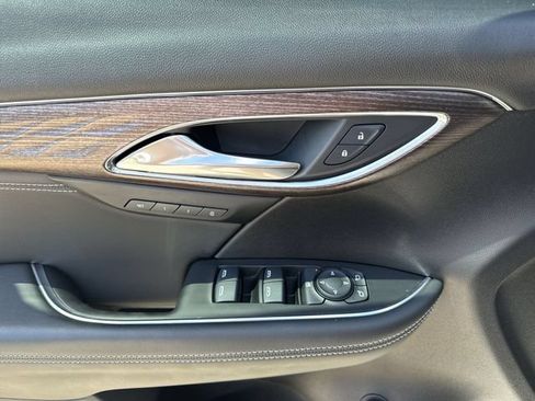 Used 2021 Buick Envision Avenir AWD/4WD image 24