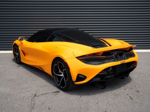 Used 2026 McLaren 750S RWD image 3