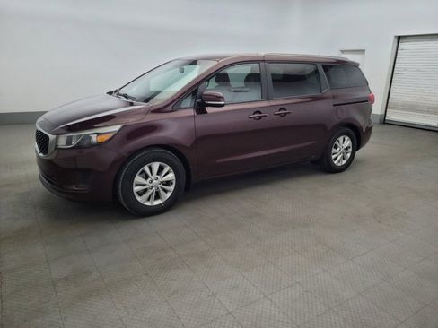 Used 2016 Kia Sedona LX w/ LX Convenience Package FWD image 2