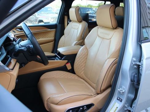 Used 2024 Jeep Grand Cherokee L Summit AWD/4WD image 17