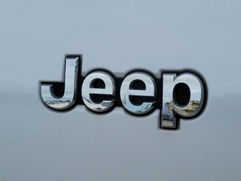 Used 2023 Jeep Grand Cherokee L Limited RWD image 6