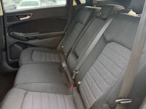Used 2018 Ford Edge SE FWD image 18