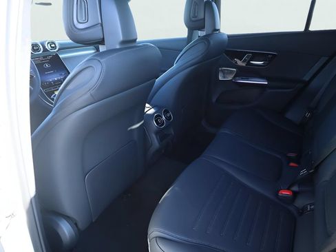 Used 2026 Mercedes-Benz GLC 300 4MATIC image 23
