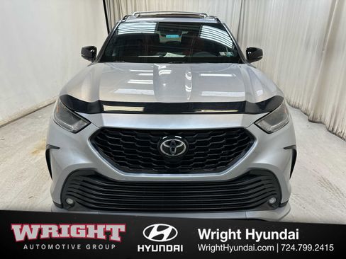 Used 2022 Toyota Highlander XSE image 2