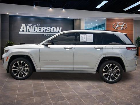 Used 2023 Jeep Grand Cherokee Overland RWD image 5