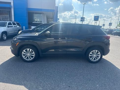 Used 2021 Chevrolet TrailBlazer LS FWD image 2