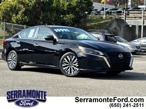 Used 2024 Nissan Altima 2.5 SV image 2