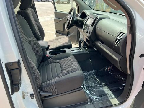 Used 2019 Nissan Frontier SV RWD image 9