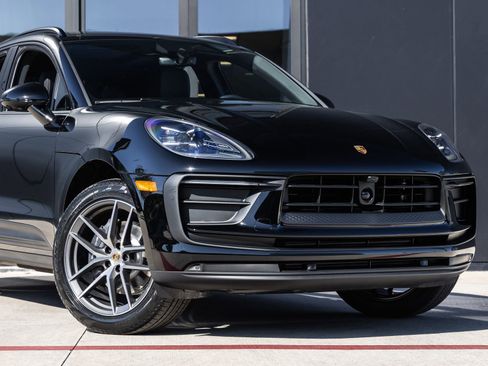 Certified 2026 Porsche Macan AWD/4WD image 9