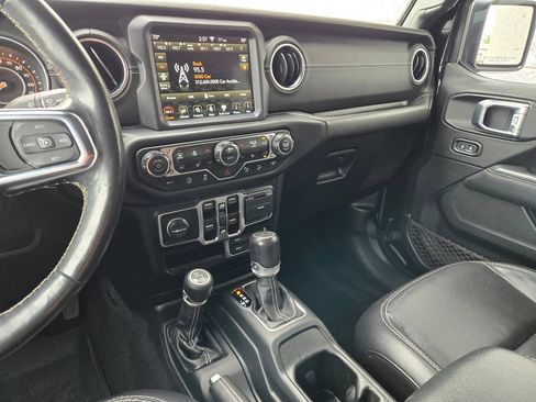 Used 2020 Jeep Wrangler Unlimited Sahara AWD/4WD image 24