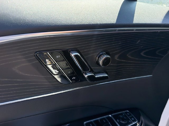 Used 2025 Cadillac Lyriq Luxury AWD/4WD image 23
