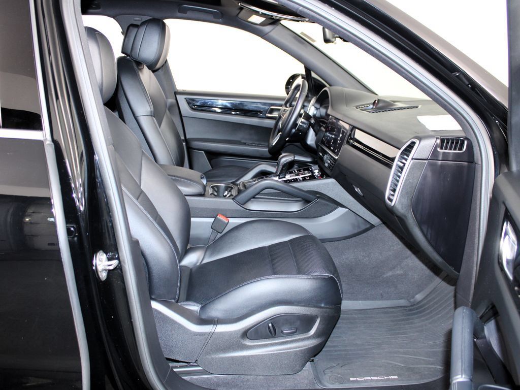 Certified 2023 Porsche Cayenne AWD/4WD image 22