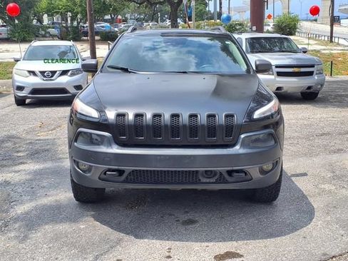 Used 2014 Jeep Cherokee Trailhawk w/ Technology Group AWD/4WD image 2