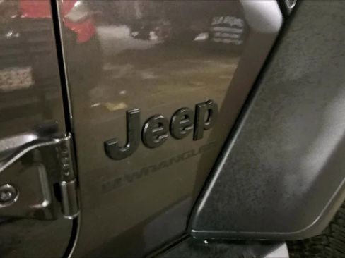 Used 2024 Jeep Wrangler Sport S image 31