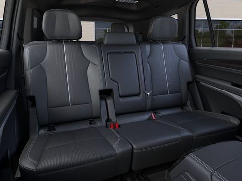 Used 2027 Cadillac Vistiq Sport w/ LPO, Floor Liner Package AWD/4WD image 17
