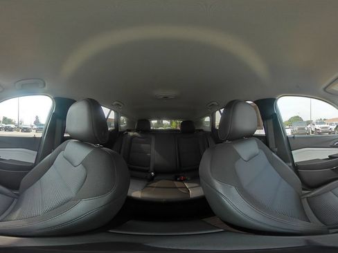 Used 2025 Chevrolet Trax LT FWD image 40