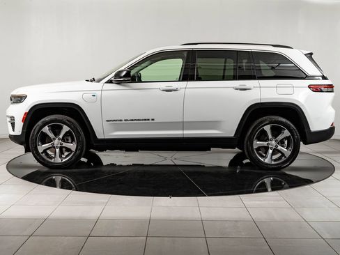 Used 2022 Jeep Grand Cherokee Limited 4xe w/ Luxury Tech Group II AWD/4WD image 5