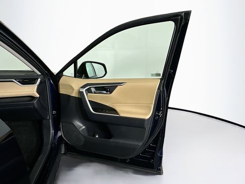 Used 2025 Toyota RAV4 XLE Premium image 34