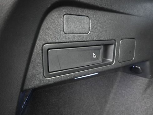 Used 2022 Volkswagen Tiguan SE R-Line image 42