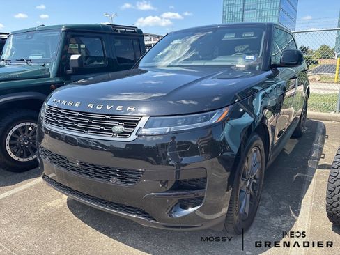 Used 2025 Land Rover Range Rover Sport AWD/4WD image 2