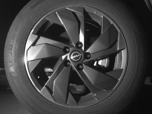 Used 2025 Nissan Rogue SV image 13