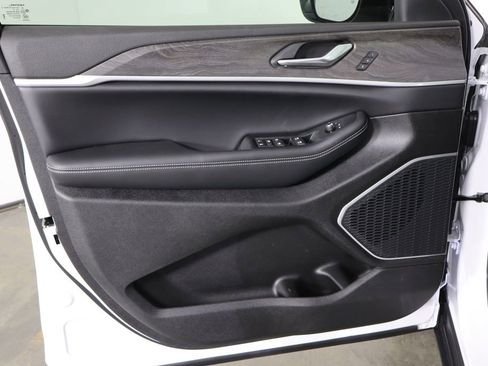 New 2026 Jeep Grand Cherokee Limited AWD/4WD image 19