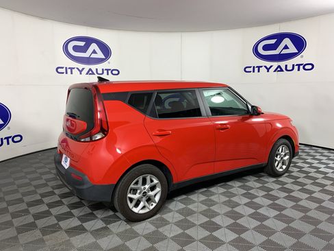 Used 2022 Kia Soul LX w/ Technology Package FWD image 3
