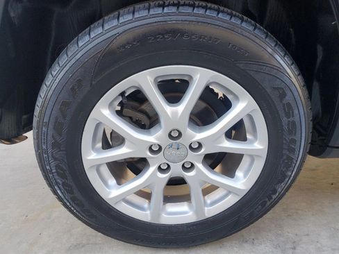 Used 2014 Jeep Cherokee Latitude w/ Comfort/Convenience Group image 20