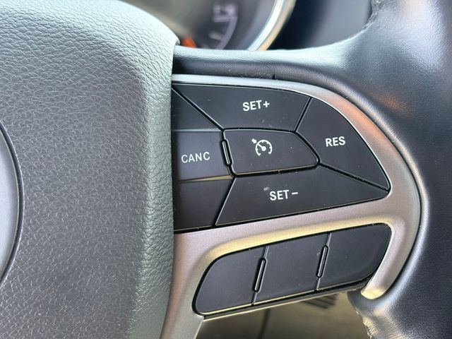 Used 2021 Jeep Grand Cherokee Laredo X AWD/4WD image 14