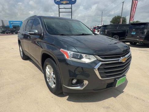 Used 2021 Chevrolet Traverse LT FWD image 2
