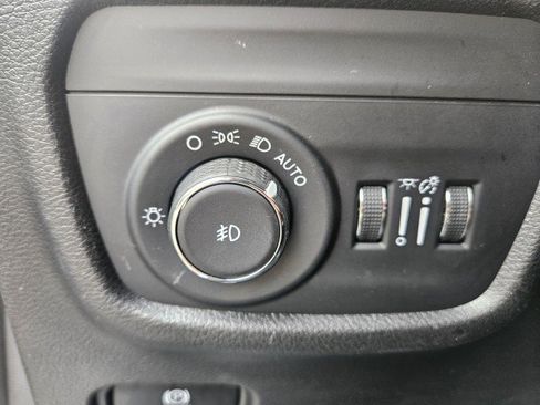 Used 2023 Jeep Grand Cherokee L Limited AWD/4WD image 18