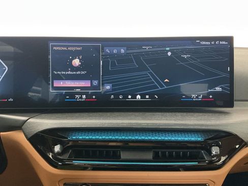 Certified 2025 BMW 330i xDrive Sedan w/ Convenience Package AWD/4WD image 11