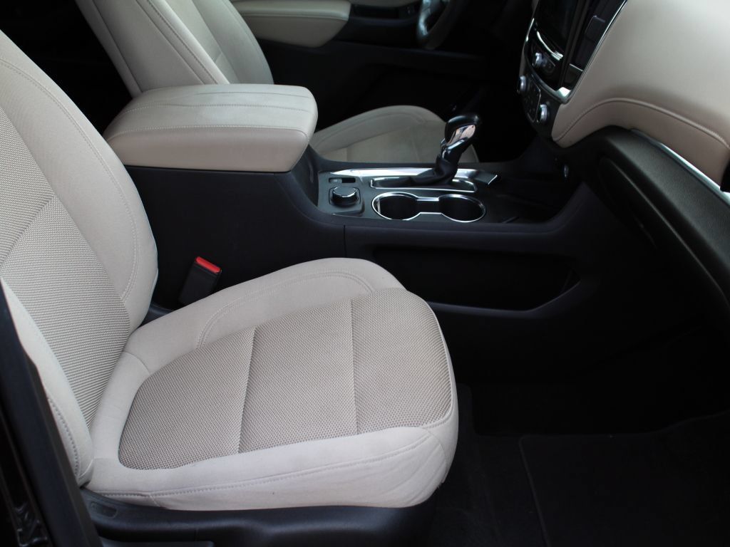 Used 2022 Chevrolet Traverse LT FWD image 14