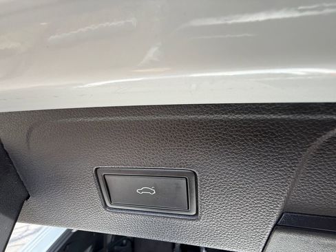 Used 2022 Volkswagen Atlas SEL R-Line image 30