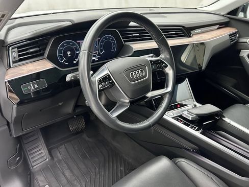 Used 2019 Audi e-tron Prestige w/ Prestige Package AWD/4WD image 11