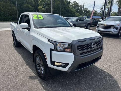 Used 2025 Nissan Frontier SV w/ SV Convenience Package RWD image 10