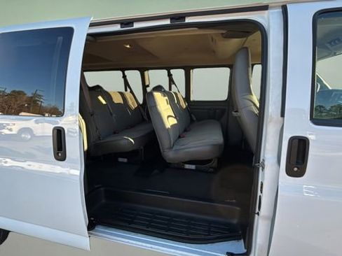 Used 2024 Chevrolet Express 3500 LT w/ LT Preferred Equipment Group image 33