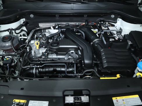 Certified 2025 Volkswagen Taos SEL image 36