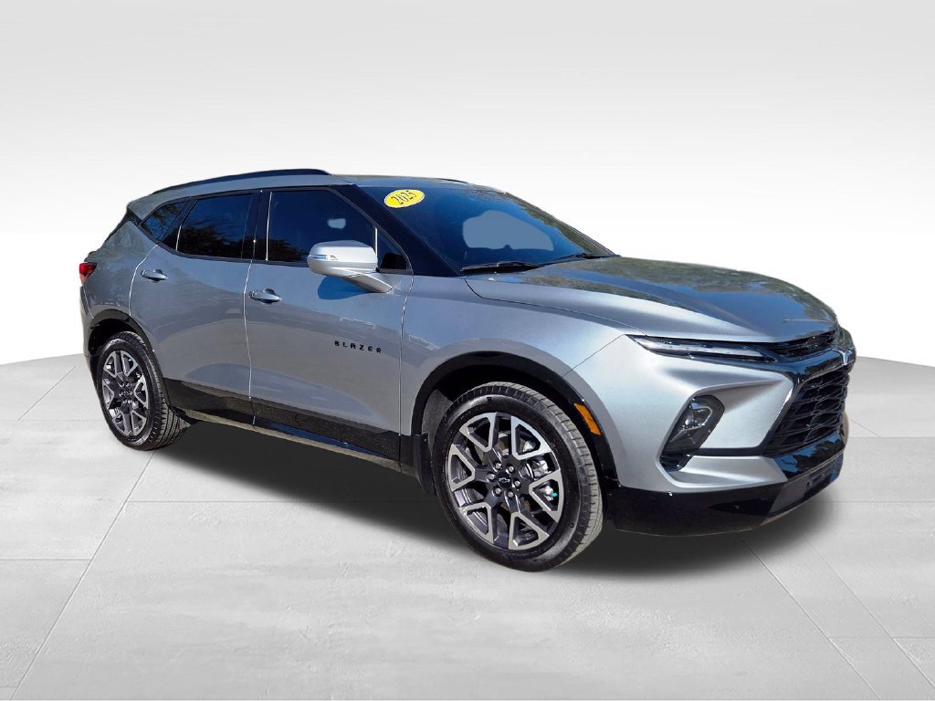 Used 2025 Chevrolet Blazer RS w/ Driver Confidence II Package AWD/4WD image 2