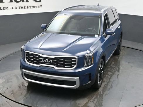 Used 2025 Kia Telluride S FWD image 48