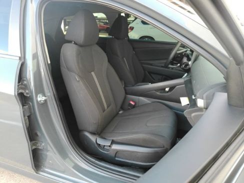 Used 2026 Hyundai Elantra SE FWD image 20