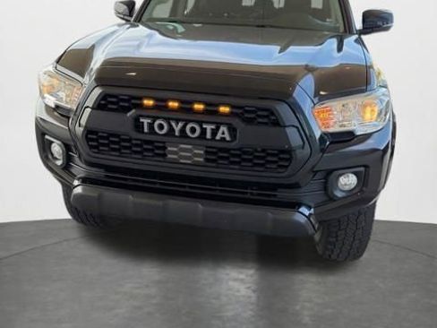 Used 2022 Toyota Tacoma SR5 w/ Technology Package AWD/4WD image 3