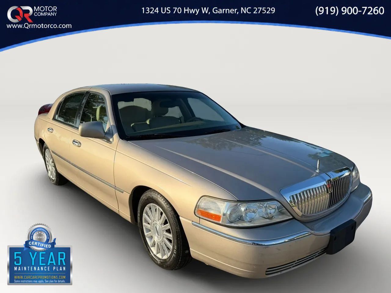 Used 2003 Lincoln Town Car Executive RWD image 1