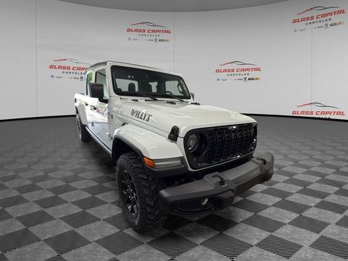 Used 2025 Jeep Gladiator Sport AWD/4WD image 1