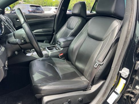 Used 2013 Chrysler 300 C w/ Beats Audio Group RWD image 32