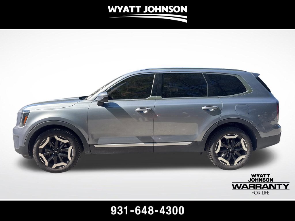 Used 2023 Kia Telluride EX w/ EX Captain's Chair Package FWD image 2