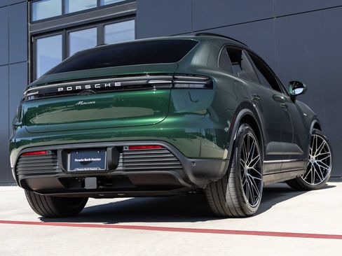 Certified 2025 Porsche Macan Electric RWD image 11
